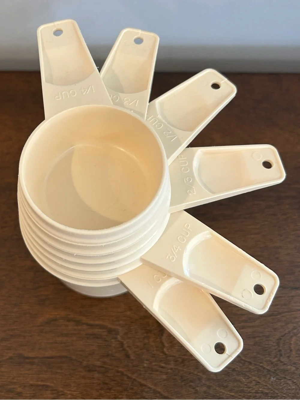 Tupperware Measuring Cups set of 6 Almond Cream Beige Stackable Nesting Vintage.
